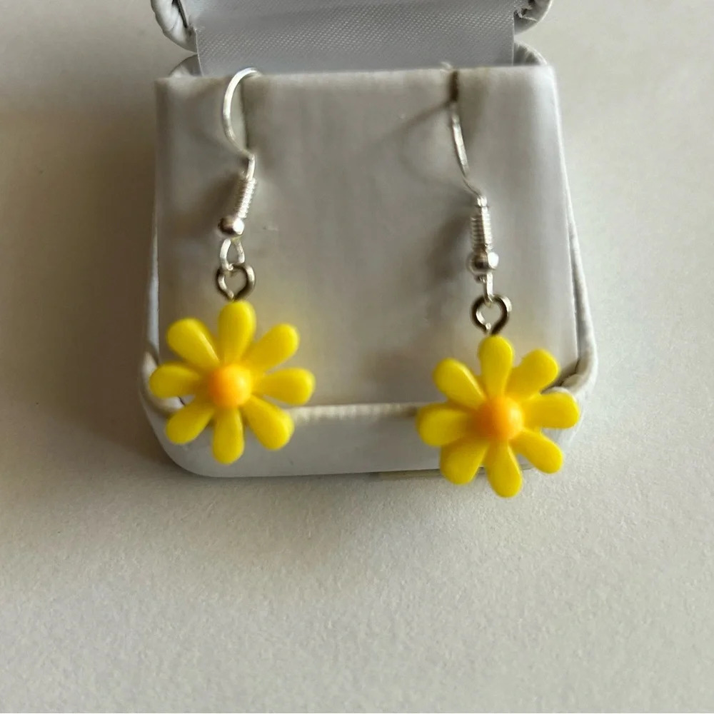 3/$20 Yellow Silver Plated Flower Floral Groovy Dangling Drop Earrings